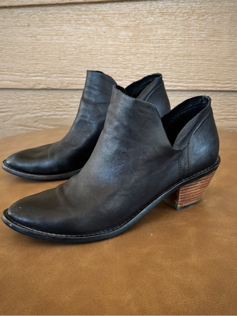Kelsi Dagger Women's Black Leather V-Cut Ankle Booties with Stacked Heel -Sz 7.5